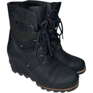 SOREL Joan of Arctic Black Leather Wedge Boots     Size: US 7.5